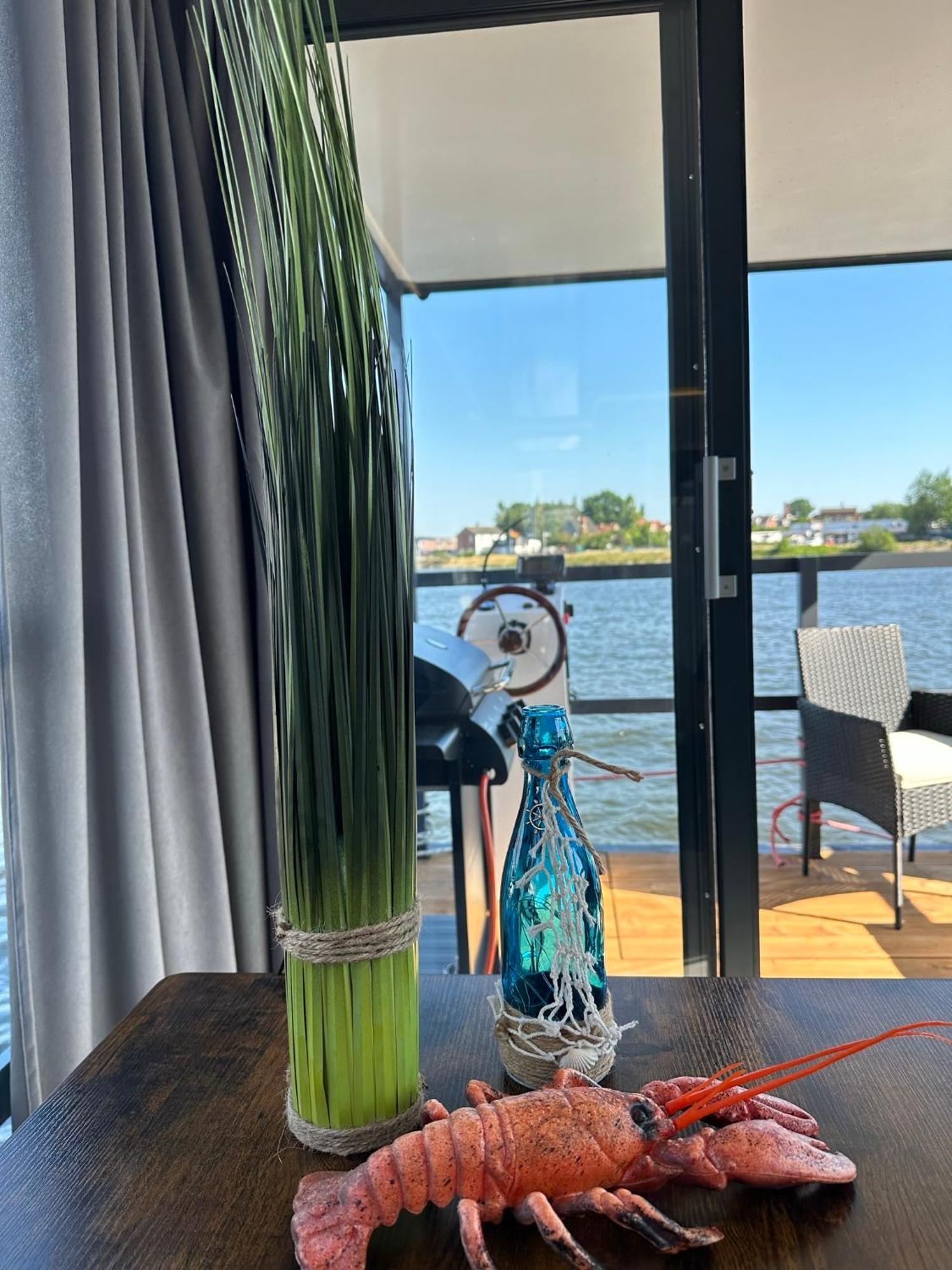 Ferienwohnung Premium Hausboot Trave Traum Lübeck Exterior foto