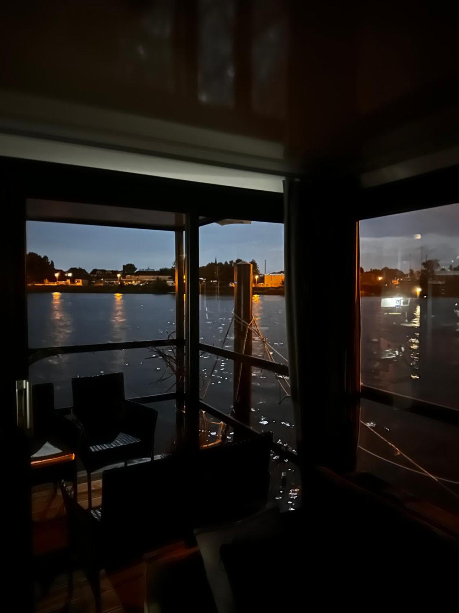 Ferienwohnung Premium Hausboot Trave Traum Lübeck Exterior foto
