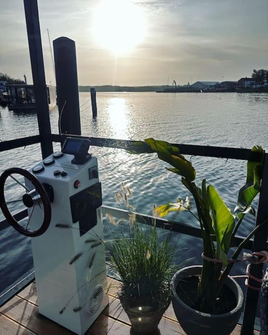 Ferienwohnung Premium Hausboot Trave Traum Lübeck Exterior foto
